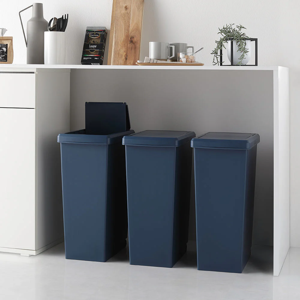 【日本製】サイズが選べる 棚下にも収納できる スライドオープン式 ごみ箱 30L ライトグレー 3個組 - Image 22