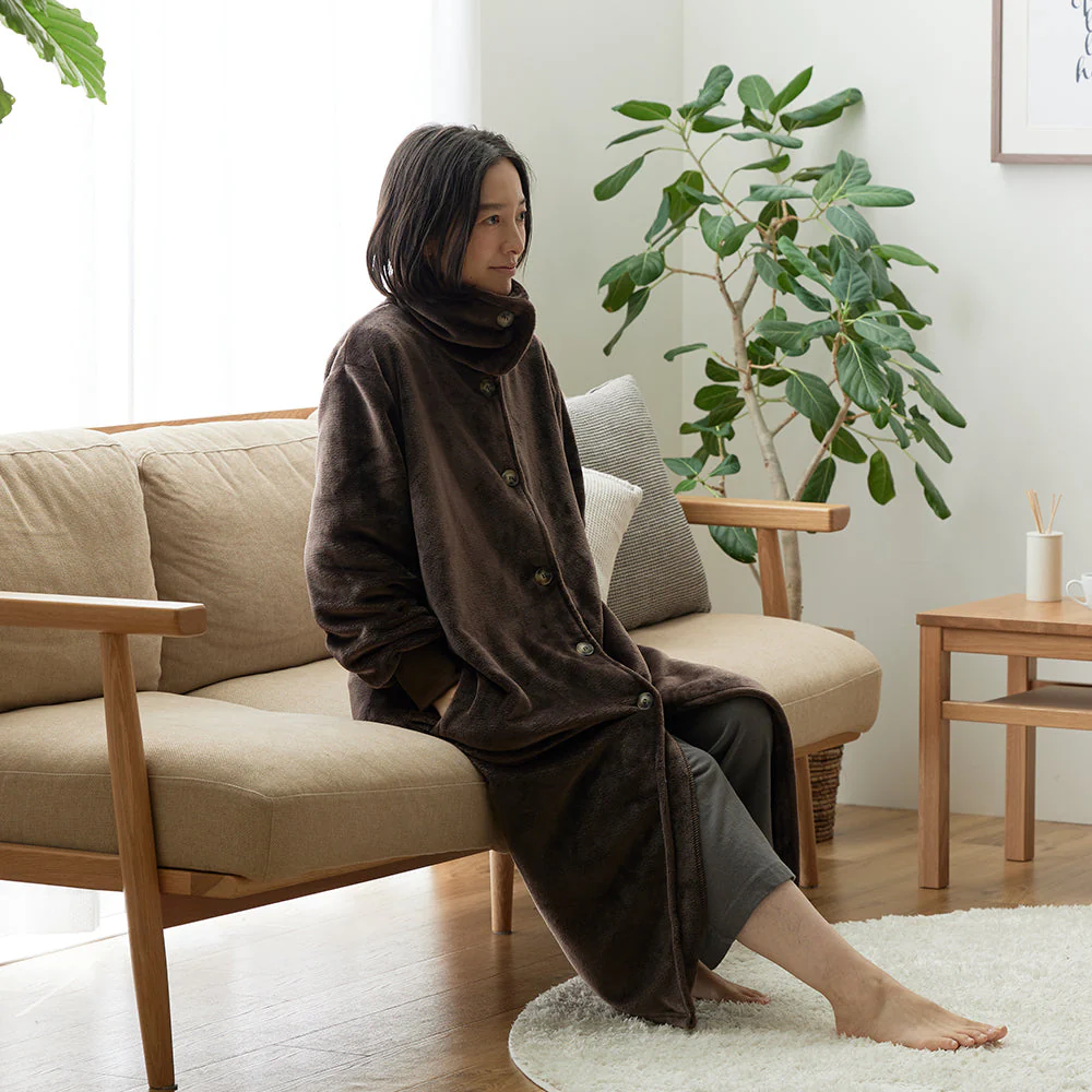 軽くてふわふわ 首元まであたたかい着る毛布 ハイネック3WAY ブラウン - Image 25
